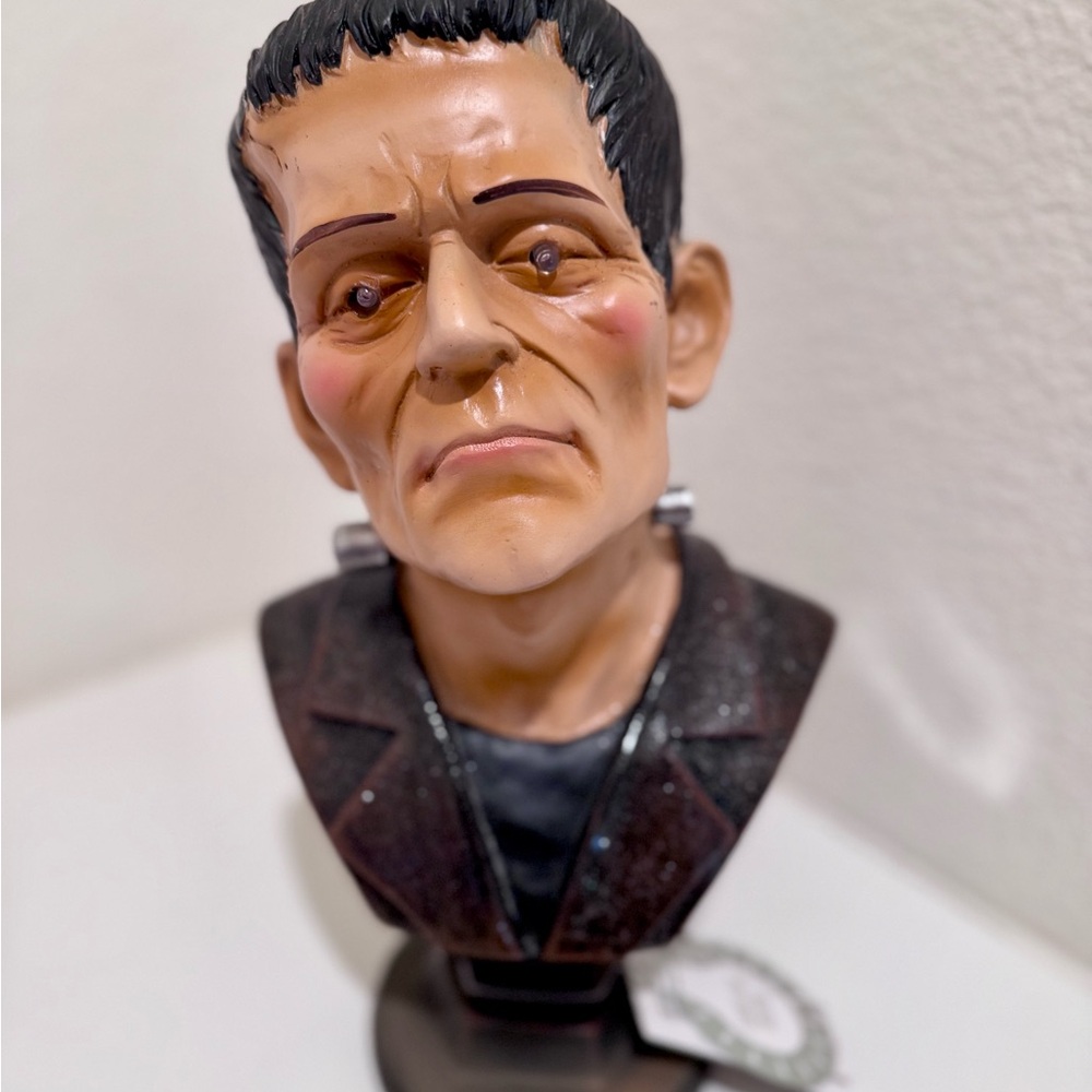 Frankenstein Bust with Red LED Eyes - Picture 3 of 8